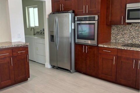 Casa en venta en Miami, Florida, 3 dormitorios, 199.83 m2 № 1696164 - foto 9
