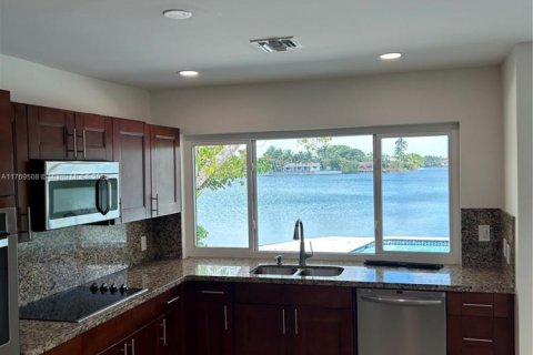 Casa en venta en Miami, Florida, 3 dormitorios, 199.83 m2 № 1696164 - foto 10