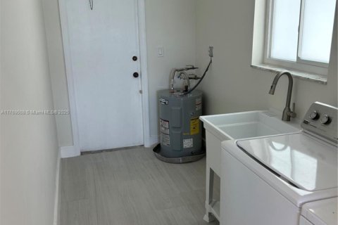 Casa en venta en Miami, Florida, 3 dormitorios, 199.83 m2 № 1696164 - foto 11