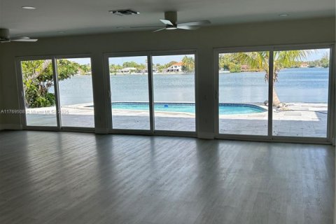 Casa en venta en Miami, Florida, 3 dormitorios, 199.83 m2 № 1696164 - foto 3