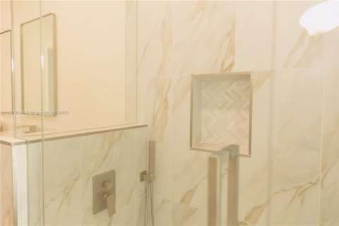 Casa en venta en Miami, Florida, 3 dormitorios, 199.83 m2 № 1696164 - foto 26