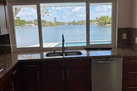 Casa en venta en Miami, Florida, 3 dormitorios, 199.83 m2 № 1696164 - foto 8