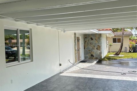 Casa en venta en Miami, Florida, 3 dormitorios, 199.83 m2 № 1696164 - foto 22