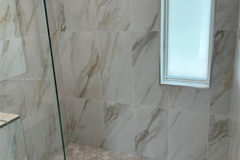 Casa en venta en Miami, Florida, 3 dormitorios, 199.83 m2 № 1696164 - foto 18