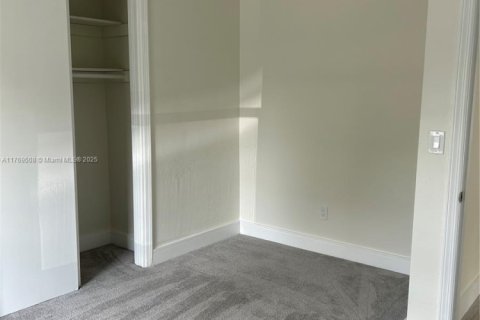 Casa en venta en Miami, Florida, 3 dormitorios, 199.83 m2 № 1696164 - foto 14
