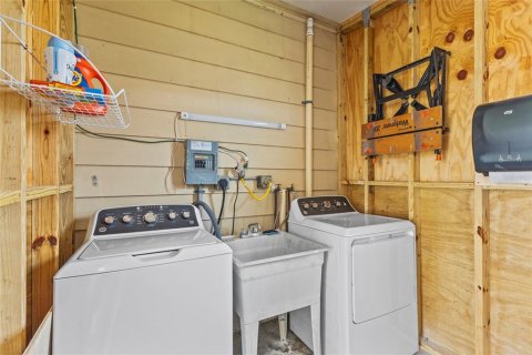 Снять в аренду квартиру в Норт-Порт, Флорида 7 комнат, 106.37м2, № 2206023 - фото 23