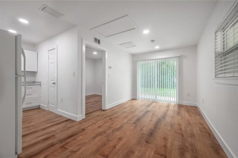 Apartamento en alquiler en Tampa, Florida, 2 dormitorios, 73.58 m2 № 1883002 - foto 10