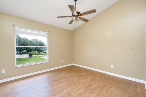 House in Clermont, Florida 3 bedrooms, 142.42 sq.m. № 2390942 - photo 18