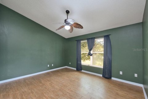 House in Clermont, Florida 3 bedrooms, 142.42 sq.m. № 2390942 - photo 13