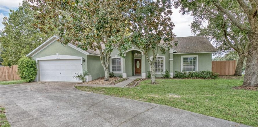 House in Clermont, Florida 3 bedrooms, 142.42 sq.m. № 2390942