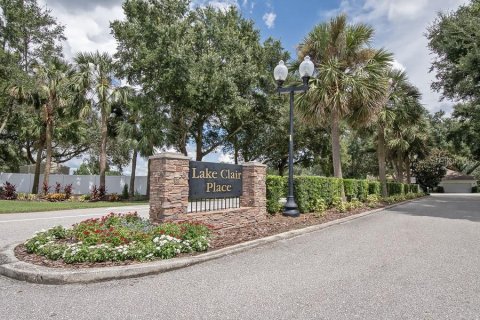 House in Clermont, Florida 3 bedrooms, 142.42 sq.m. № 2390942 - photo 4