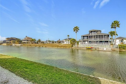 House in Hernando Beach, Florida 3 bedrooms, 199.28 sq.m. № 2106324 - photo 5