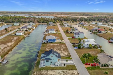 House in Hernando Beach, Florida 3 bedrooms, 199.28 sq.m. № 2106324 - photo 11
