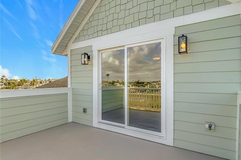 House in Hernando Beach, Florida 3 bedrooms, 199.28 sq.m. № 2106324 - photo 26