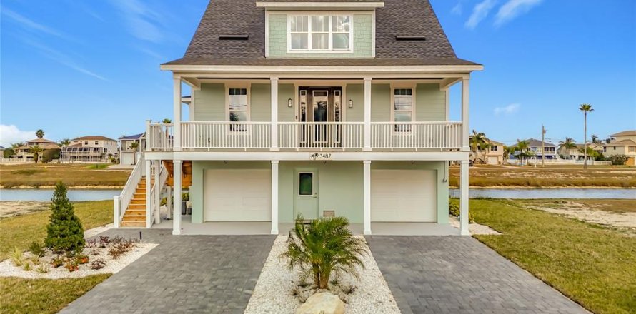 House in Hernando Beach, Florida 3 bedrooms, 199.28 sq.m. № 2106324