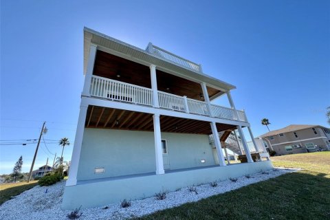 House in Hernando Beach, Florida 3 bedrooms, 199.28 sq.m. № 2106324 - photo 21