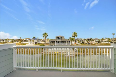 House in Hernando Beach, Florida 3 bedrooms, 199.28 sq.m. № 2106324 - photo 25