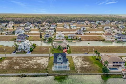 House in Hernando Beach, Florida 3 bedrooms, 199.28 sq.m. № 2106324 - photo 14