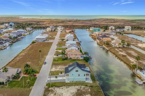 House in Hernando Beach, Florida 3 bedrooms, 199.28 sq.m. № 2106324 - photo 10