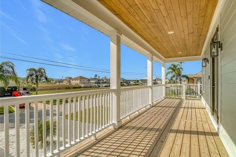 House in Hernando Beach, Florida 3 bedrooms, 199.28 sq.m. № 2106324 - photo 17