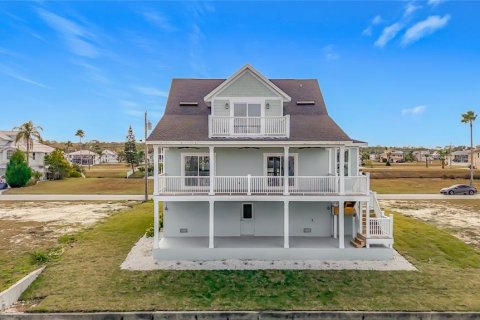 House in Hernando Beach, Florida 3 bedrooms, 199.28 sq.m. № 2106324 - photo 13