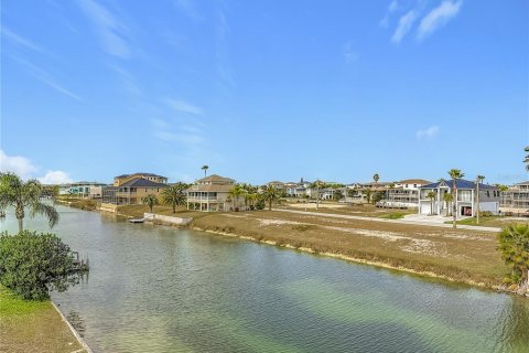 House in Hernando Beach, Florida 3 bedrooms, 199.28 sq.m. № 2106324 - photo 7