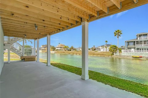 House in Hernando Beach, Florida 3 bedrooms, 199.28 sq.m. № 2106324 - photo 8