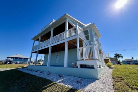 House in Hernando Beach, Florida 3 bedrooms, 199.28 sq.m. № 2106324 - photo 19