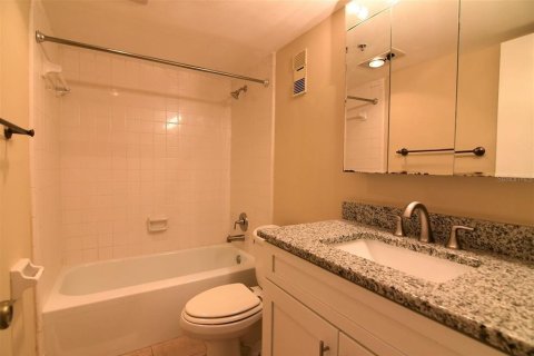 Condominio en alquiler en Orlando, Florida, 3 dormitorios, 122.26 m2 № 2284133 - foto 22