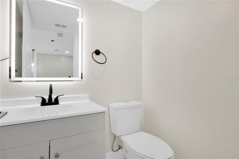 Condo in Winter Park, Florida, 2 bedrooms  № 2105930 - photo 18