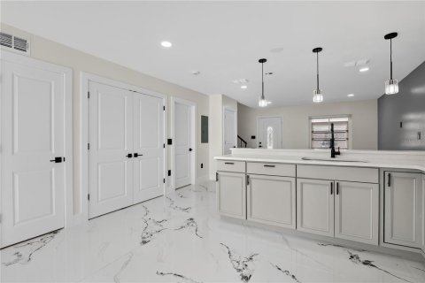Condo in Winter Park, Florida, 2 bedrooms  № 2105930 - photo 8