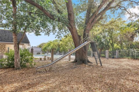 Condo in Winter Park, Florida, 2 bedrooms  № 2105930 - photo 26