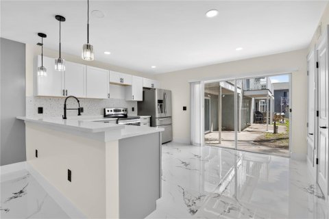 Condo in Winter Park, Florida, 2 bedrooms  № 2105930 - photo 5