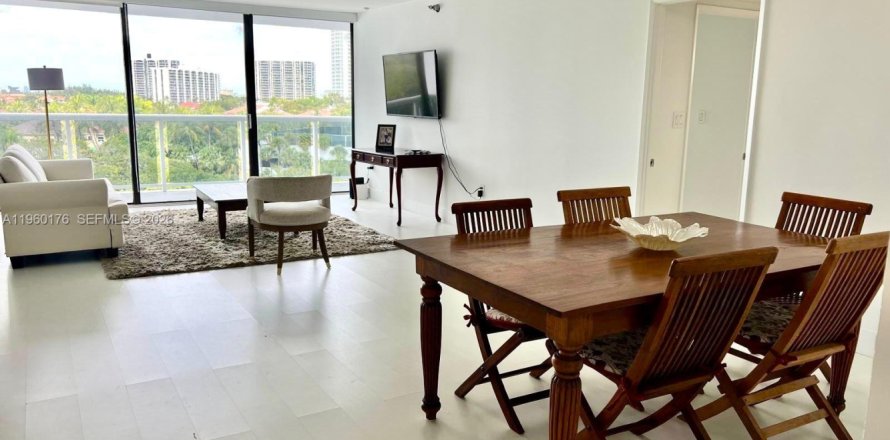 Condo à Aventura, Floride, 2 chambres  № 2080711