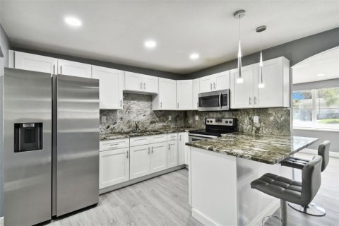 Villa ou maison à louer à Port Richey, Floride: 3 chambres, 130.43 m2 № 2425470 - photo 3