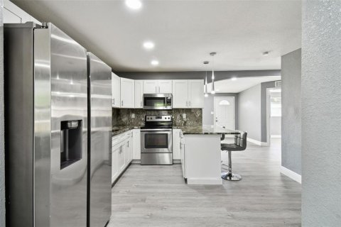 Villa ou maison à louer à Port Richey, Floride: 3 chambres, 130.43 m2 № 2425470 - photo 8