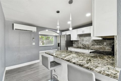 Villa ou maison à louer à Port Richey, Floride: 3 chambres, 130.43 m2 № 2425470 - photo 7