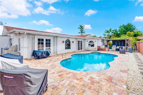 House in Miami, Florida 4 bedrooms, 272.76 sq.m. № 1971861 - photo 29