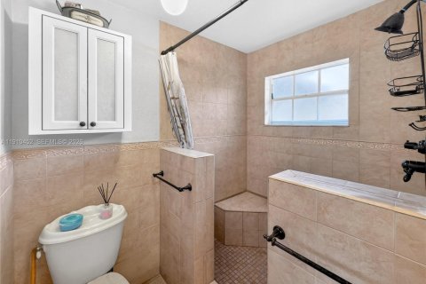 House in Miami, Florida 4 bedrooms, 272.76 sq.m. № 1971861 - photo 17