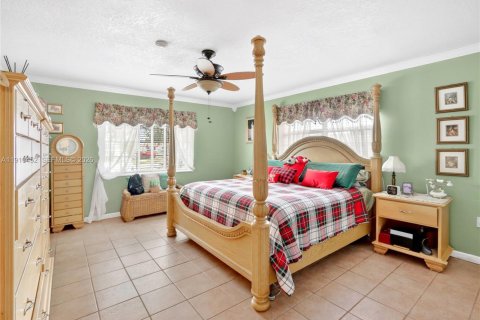 House in Miami, Florida 4 bedrooms, 272.76 sq.m. № 1971861 - photo 14