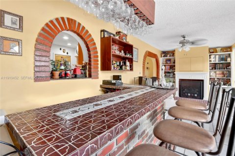 House in Miami, Florida 4 bedrooms, 272.76 sq.m. № 1971861 - photo 9