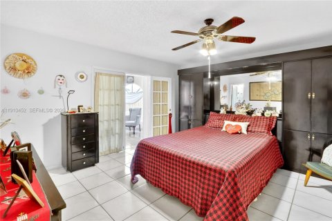 House in Miami, Florida 4 bedrooms, 272.76 sq.m. № 1971861 - photo 20