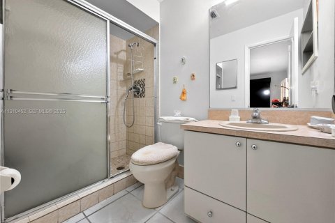 House in Miami, Florida 4 bedrooms, 272.76 sq.m. № 1971861 - photo 22