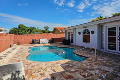 Villa ou maison à vendre à Miami, Floride: 4 chambres, 272.76 m2 № 1971861 - photo 5
