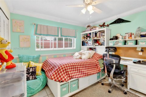 House in Miami, Florida 4 bedrooms, 272.76 sq.m. № 1971861 - photo 19