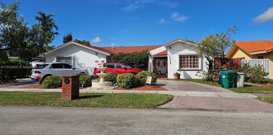 Villa ou maison à Miami, Floride 4 chambres, 272.76 m2 № 1971861