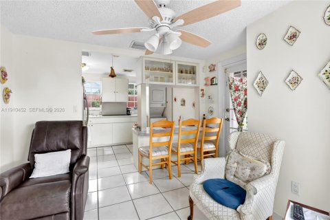 House in Miami, Florida 4 bedrooms, 272.76 sq.m. № 1971861 - photo 24