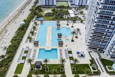 Condo in Hallandale Beach, Florida, 1 bedroom  № 2060465 - photo 17