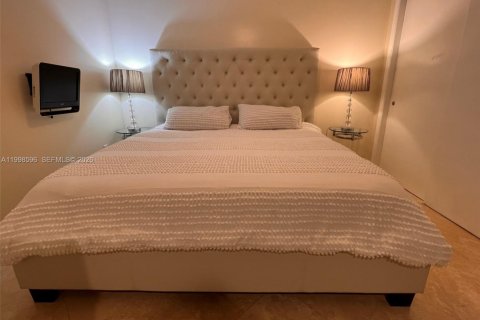 Condo in Hallandale Beach, Florida, 1 bedroom  № 2060465 - photo 10