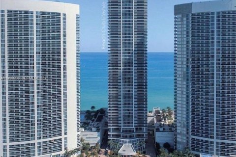Condo in Hallandale Beach, Florida, 1 bedroom  № 2060465 - photo 16